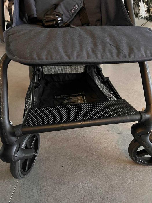 Продавам бебешка количка Cybex (тъмносиня, в отлично състояние)