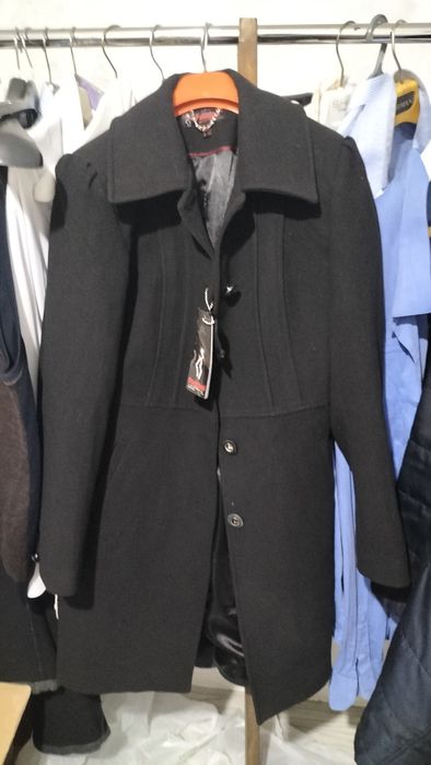 Продаётся пальто новые