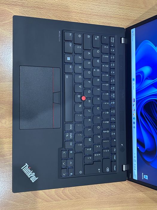 Лаптоп Lenovo Т14s 8-ядрен Ryzen/32 RAM/512 SSD, 3 м. гар.