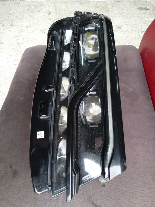 Десен фар VW Touareg 3 2022