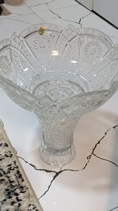 Хрустальные вазы разные, большие