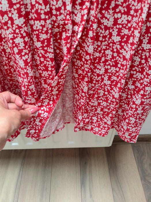 rochie lungă cu flori cu mâneci scurte