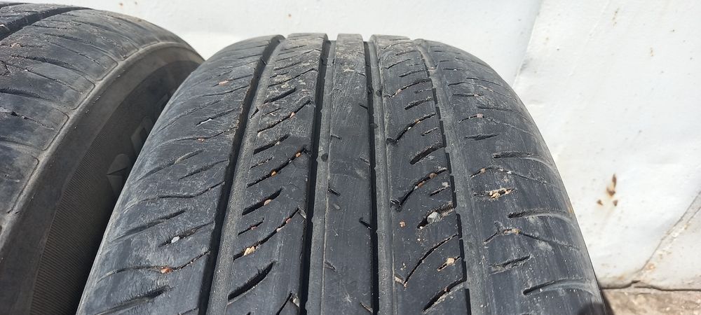 продам б/у комплект шин R 16