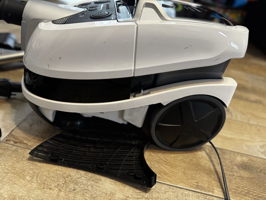 Aspirator cu spalare Bosch BWD421PRO 2100W filtru hepa perii turbo