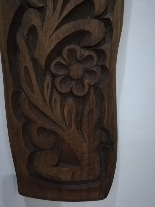 Прекрасна дърворезба. Цветя.