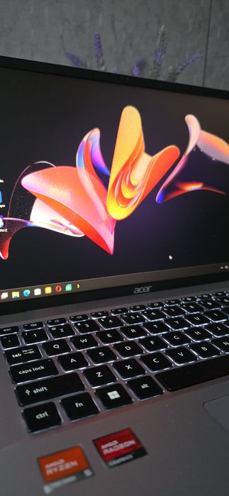 Vând Laptop Acer Swift go 14 (în garanție)