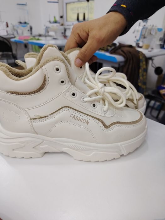 Женский обувь 39-40размер