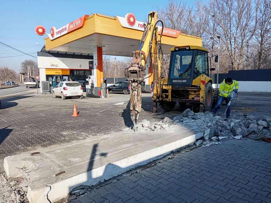 Buldoexcavator de închiriat, picon