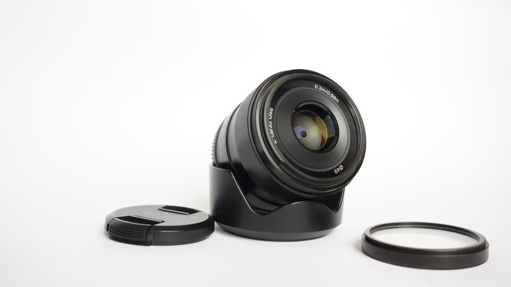 Обективът Sony E 35mm f/1.8 OSS (SEL35F18) оптична стабилизация