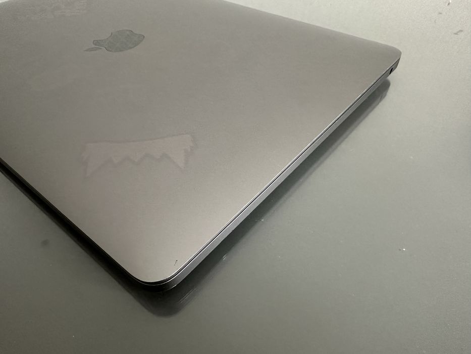 Macbook pro M2 256/8gb
