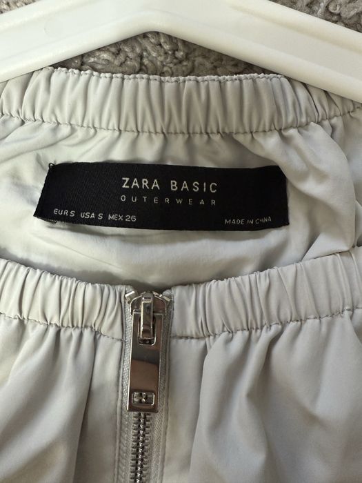 Легкая ветровка ZARA