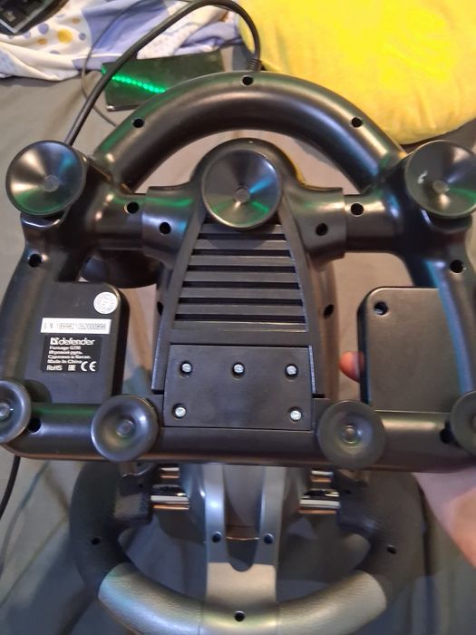 Продавам волан defender