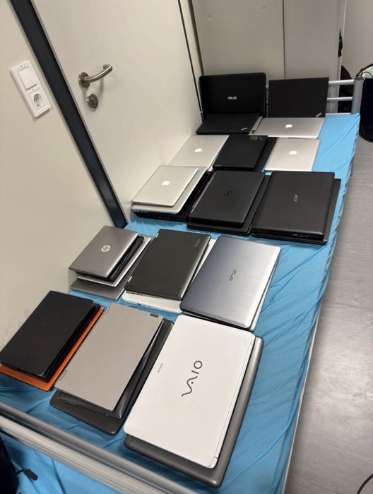 Lot 49 Laptop uri
