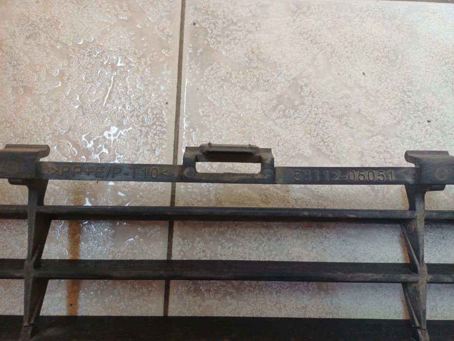 Toyota Avensis T25 въздухозаборна решетка