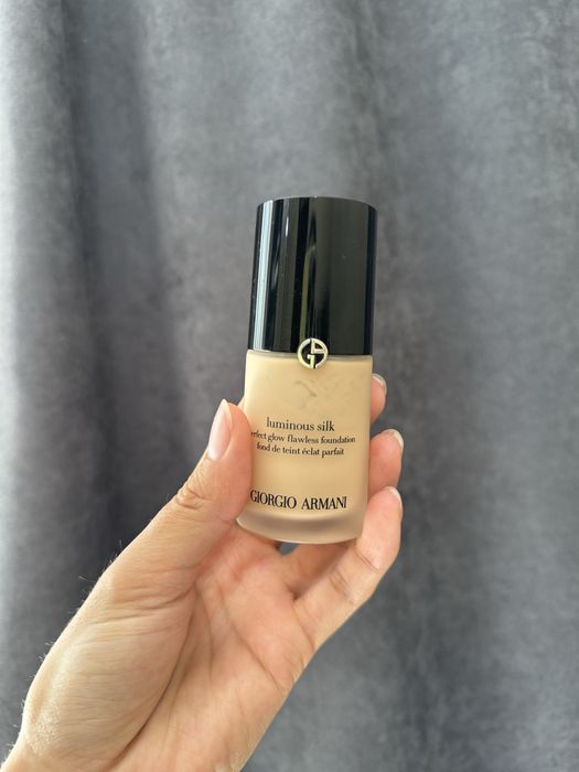 Тоналка Армани, хайлайтер Диор, пудра (косметика)