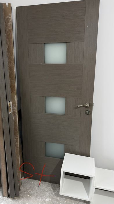 Usa de interior din lemn cu geam