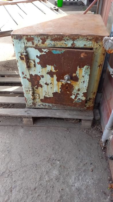 Сейф советский тяжелый