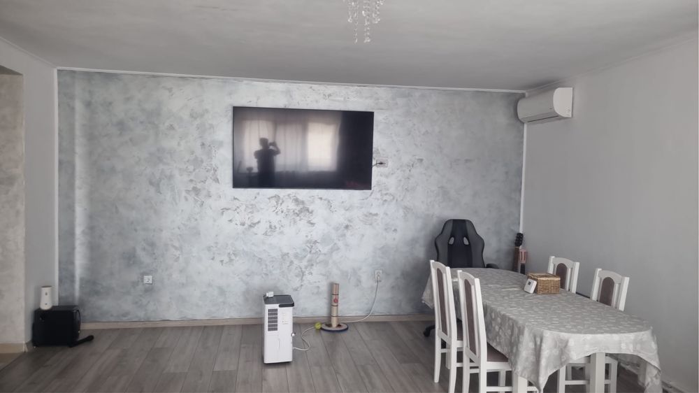 Vand casa la Simnicul de sus. Tel:0766320450