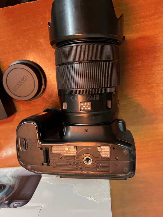 Canon 80 D sotiladi Bir qo'l ishlatilgan holati a'lo