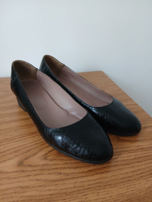 Oferta!! Pantofi din piele  impecabili cumparati de la magazinul  J'acobs