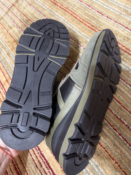 Кожанные новые кроссовки Clarks