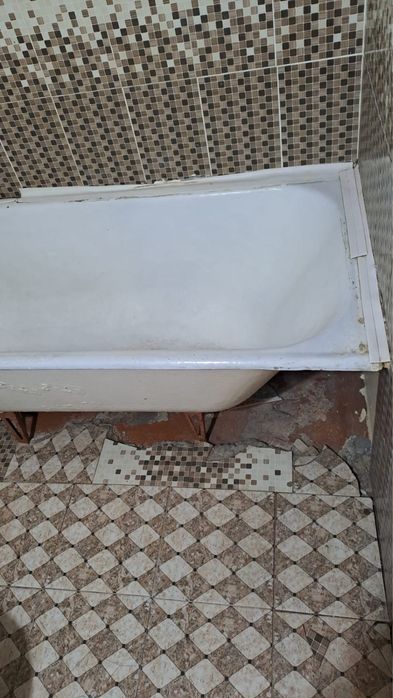 Продается дверь входная железная и чугунная ванна