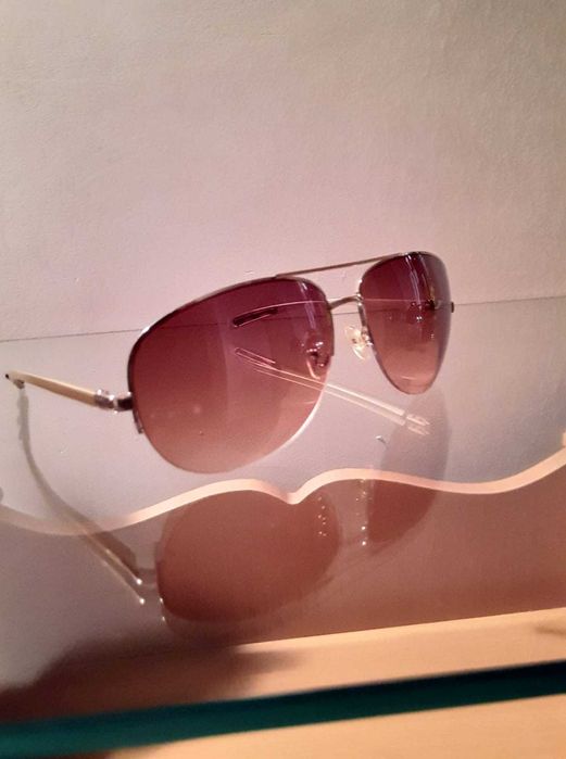 Солнцезащитные очки . Хорошего качества.