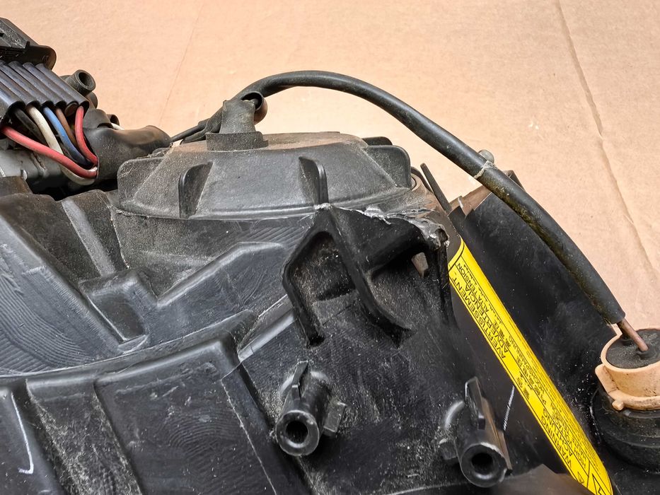 Десен фар за Mitsubishi Outlander 2 Xenon Facelift