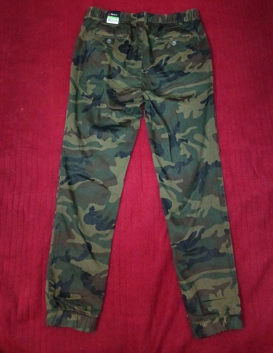 Из США, мужские брюки бренда "Galaxy by Harvic"
"Galaxy by Harvic"