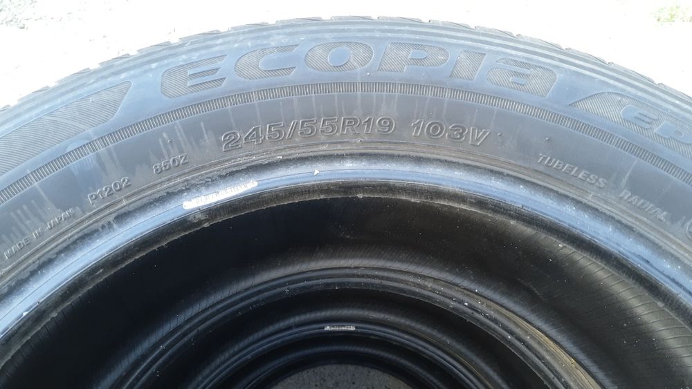 Шины Bridgestone 245/55/19 , лето.
