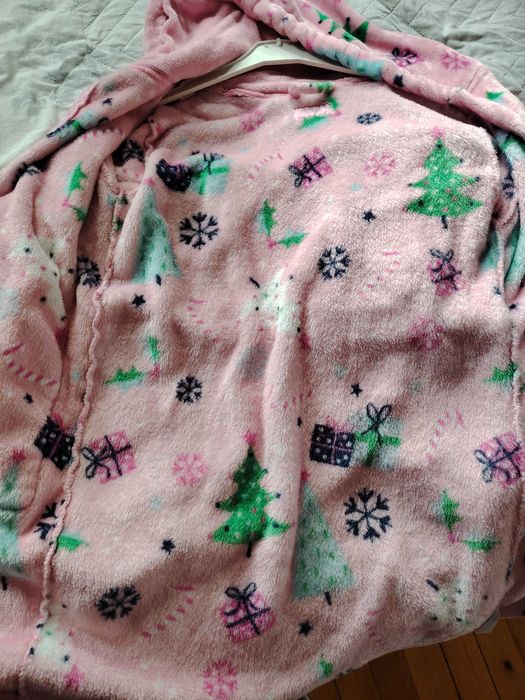 Продавам детски халати за баня