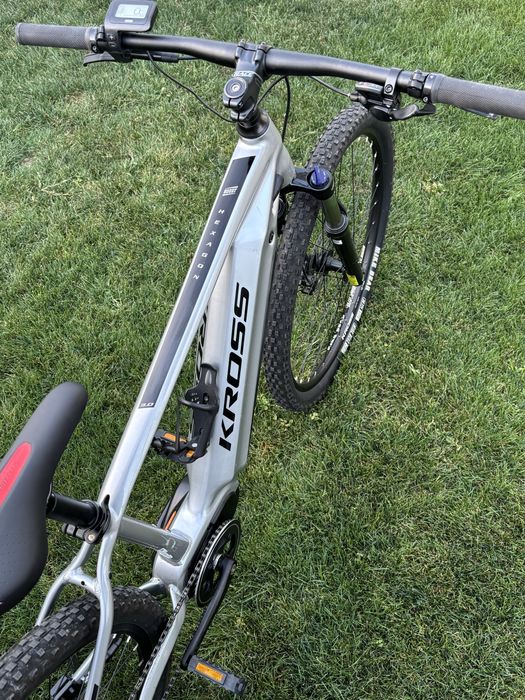 Bicicleta electrica Kross Hexagon Boost 3.0 ca noua roti 29”