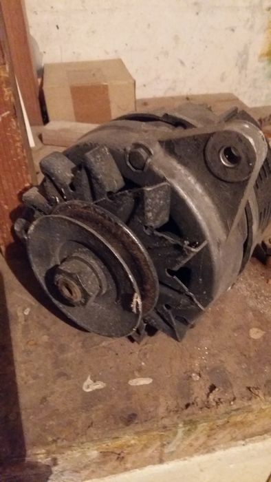 Alternatoare în stare de funcționare doua bucăți de la vechea dacia