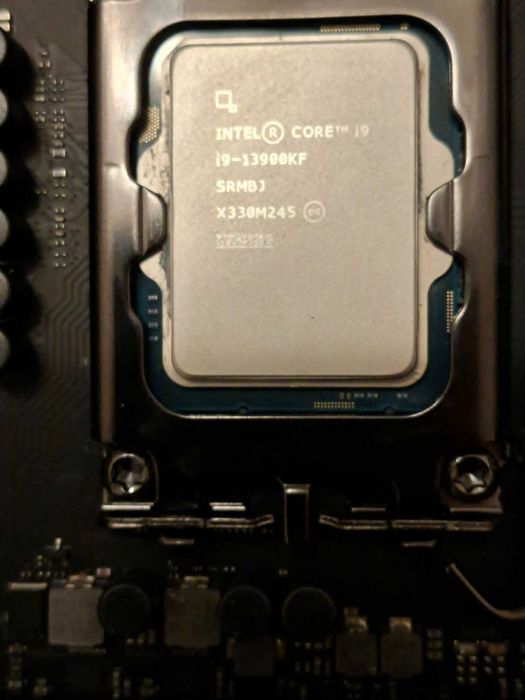 Kit  Intel I9 13900KF