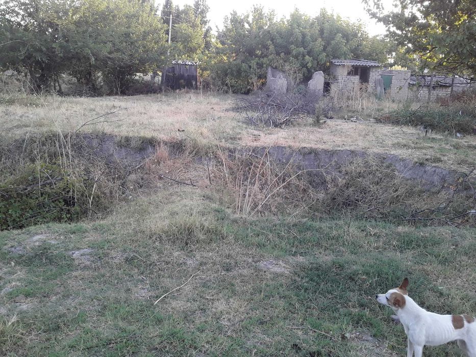 Продаётся дом 32 сотки можно пол участка.