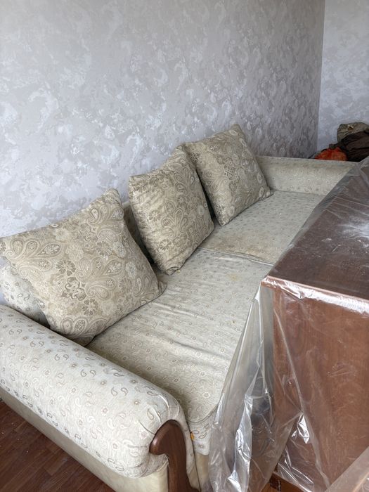 Отдам даром диван ,