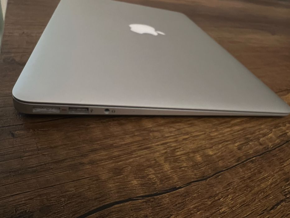 MacBook Air apple