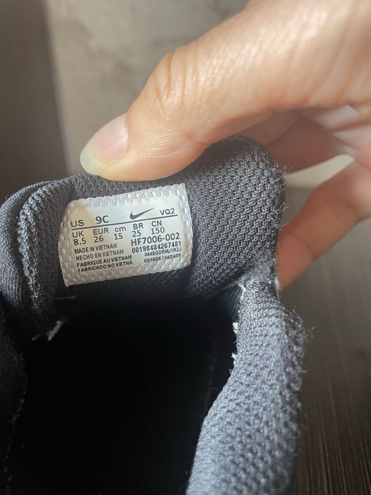 Nike ,Puma doua perechi