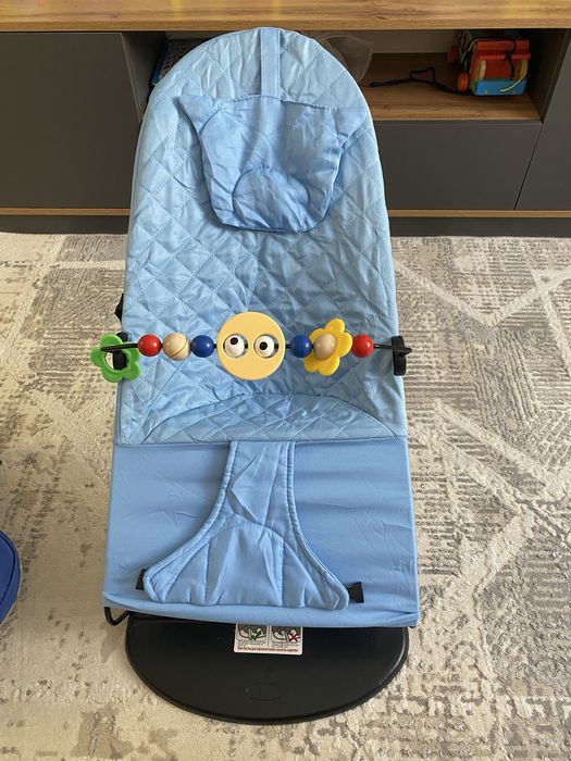 Продам детскую качалку и кенгуру