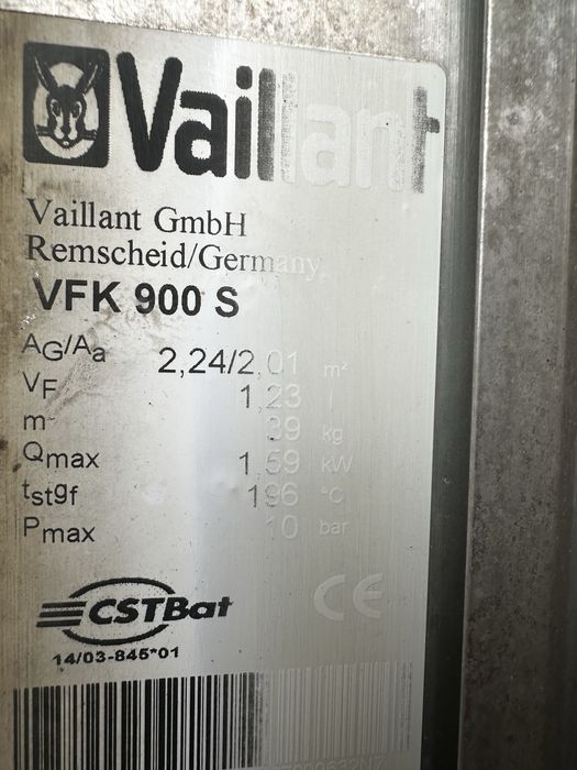 De vinzare boiler termo electric  de 250l+ panou solar