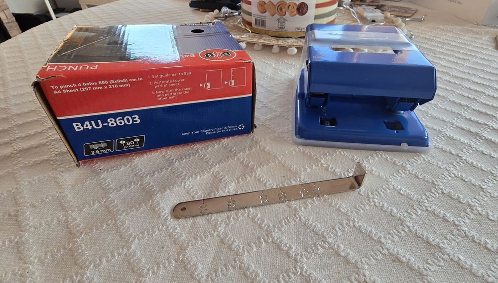 Perforator birou metalic B4U-8603 - albastru, nou, în cutie originală