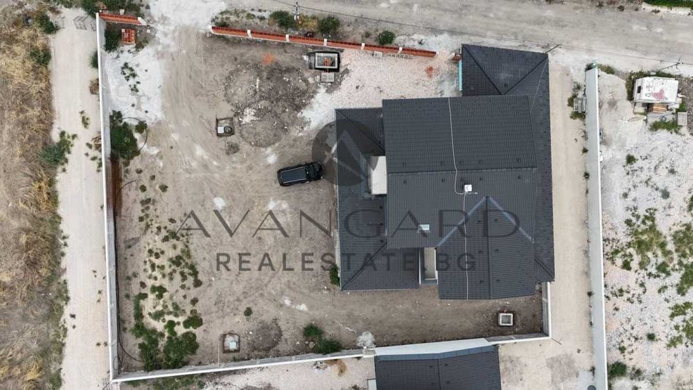 Продава се Къща в с. Радиново, Област Пловдив - 600 кв.м за 975 €/кв.м - Снимка #2