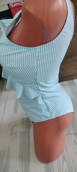 Vând Costum baie
