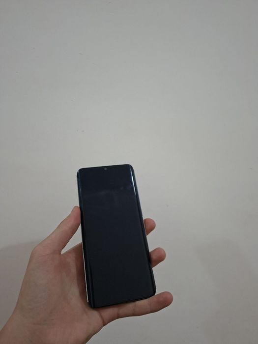Xiaomi note 10 lite 
Xotirasi 64gb
Rangi tõq kõk
Zaryadchik bor
Ekran