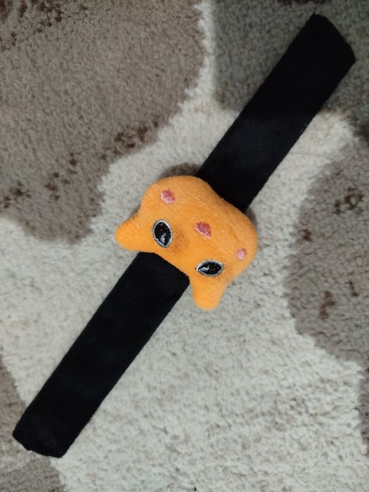 Игрушки детские на кисти.