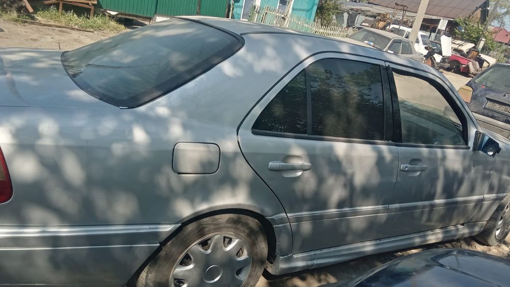 Продам мерседес С 180 в полный разбо