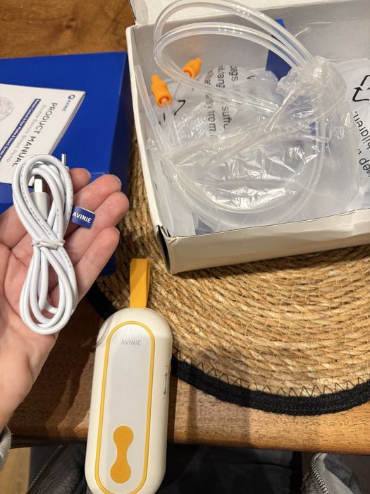 Hands free помпа за кърма