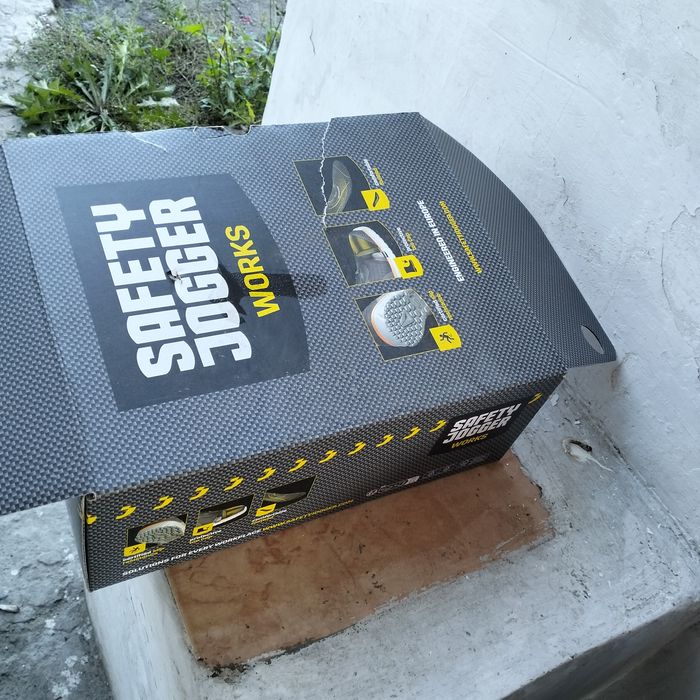 Продам монтажную спец обувь