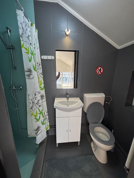 Inchiriez camera cu baie proprie în regim hotelier