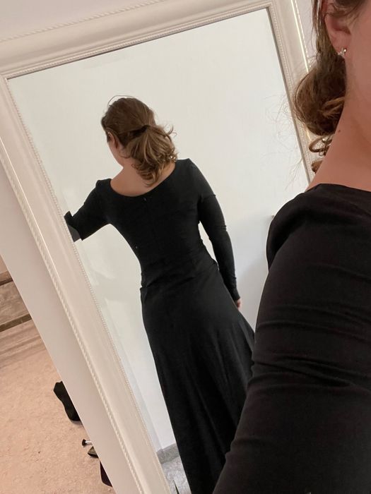 Rochie lungă cu două crăpături pe picior